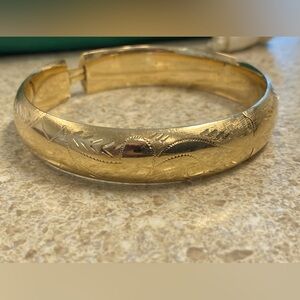 Vintage 14kt plumb bangle made by Robert and Dore.